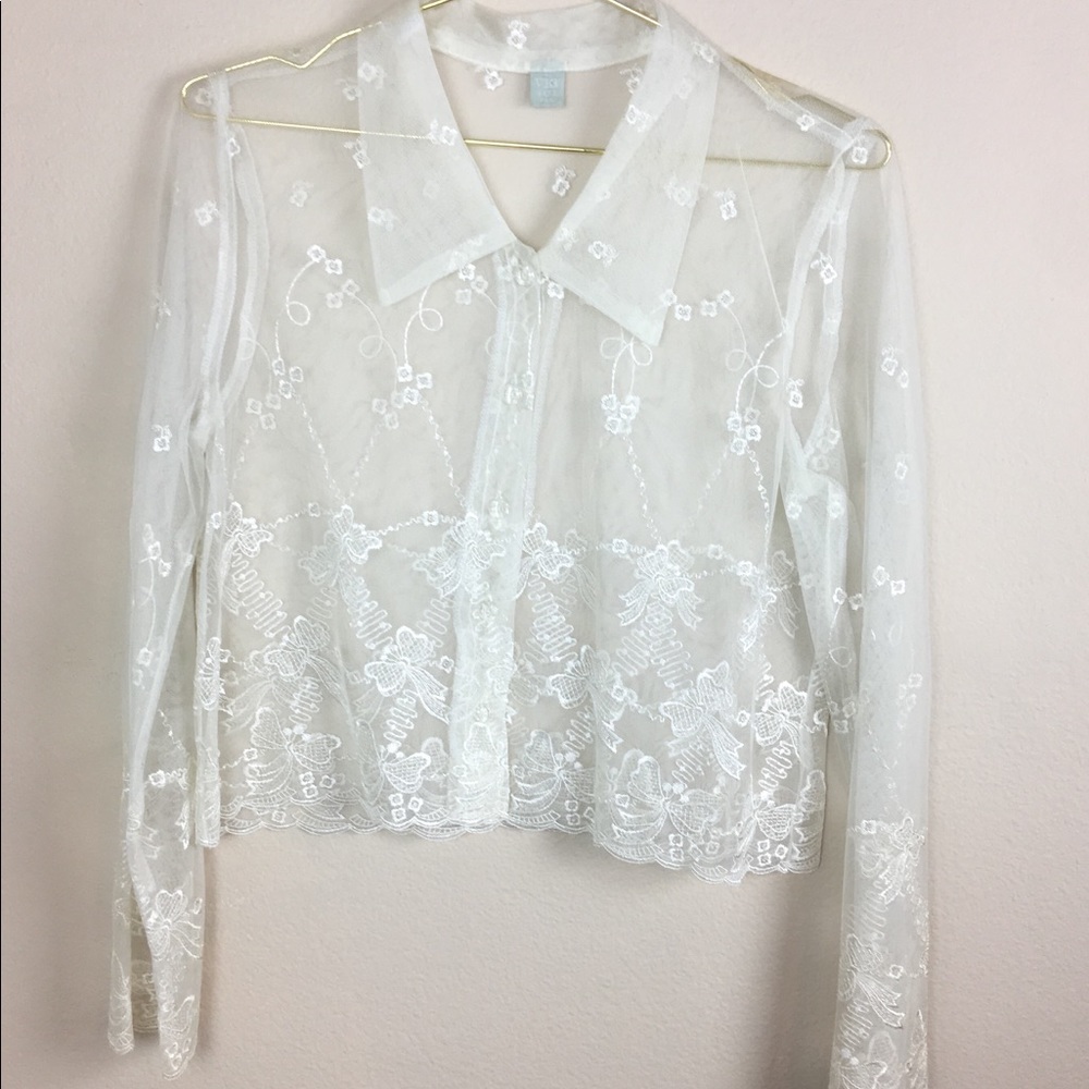 Via 101 Crop Lace Love my Sleeve Top